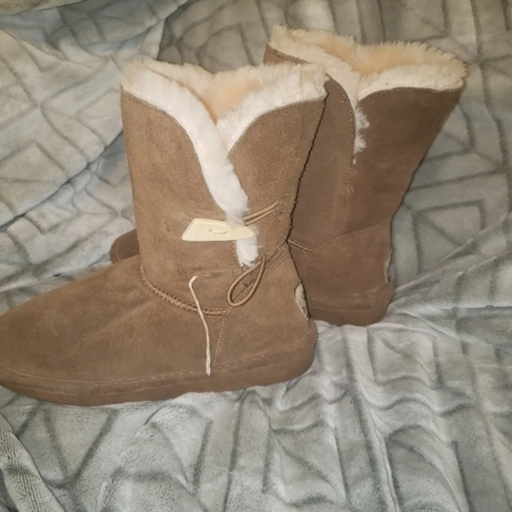 Bearpaw sheepskin boots sz 8‎